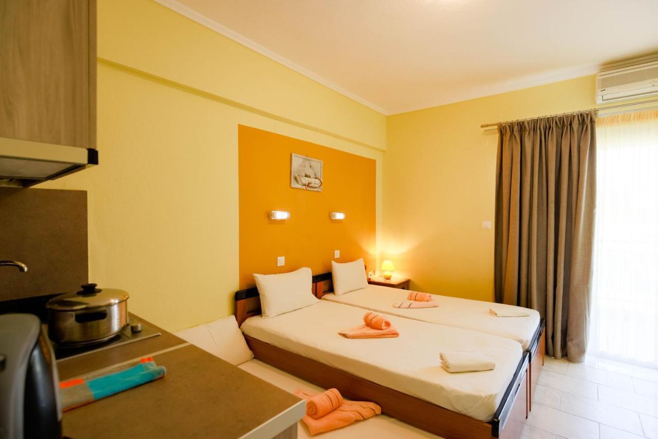 Dionisos Apartments Paralia Dionisiou Eksteriør billede