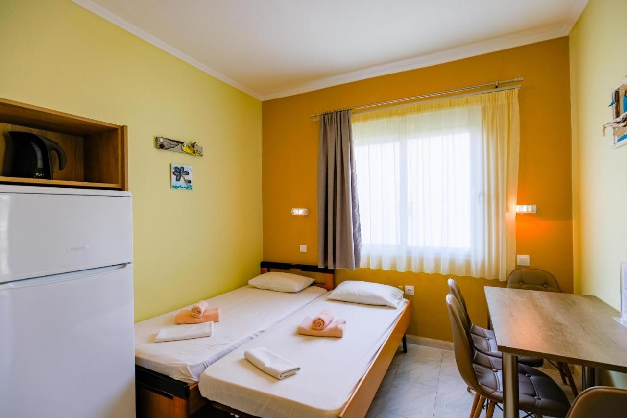 Dionisos Apartments Paralia Dionisiou Eksteriør billede
