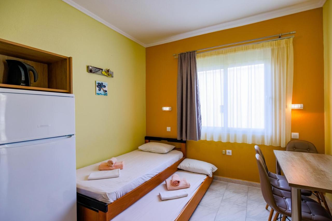 Dionisos Apartments Paralia Dionisiou Eksteriør billede